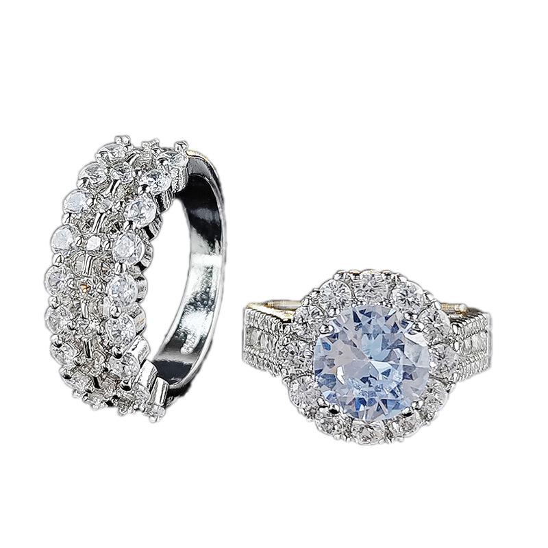 Женское комбинированное кольцо с микропаве из бриллиантов