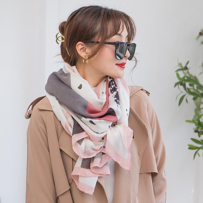Autumn Shawl with Fashionable Spring and Autumn Scarf for Women with Fresh Temperament Accessories Travel Photo Scarf Long Yarn