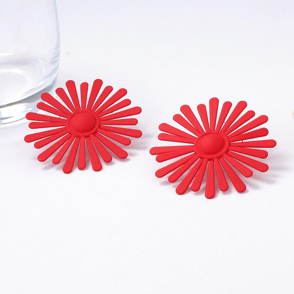 European and American Simple, Fashionable, Exaggerated Metal Lacquered Red Flower Stud Earrings Are Versatile Daily Commuting Earrings