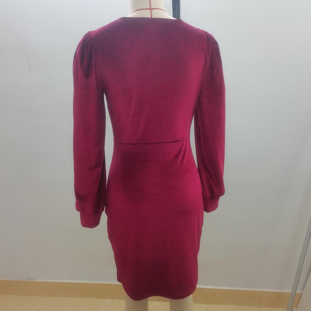 European & American Velvet Dress: 2024 Autumn/Winter Square Neck, Leg-of-Mutton Sleeves, Elegant Slit Slim Fit.