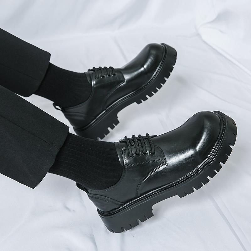 Весенние классические черные туфли на платформе, мужские деловые кожаные туфли с круглым носком и толстой подошвой, со шнуровкой, свадебные туфли с глянцевой поверхностью