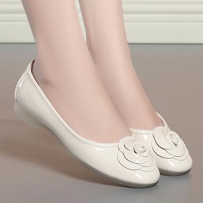 Модная весенняя рабочая обувь черного цвета для профессиональных женщин, удобные туфли с круглым носком, туфли-лодочки на низком каблуке из мягкой кожи, офисная деловая обувь