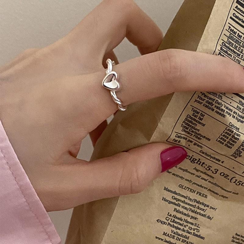 Trendy Minimalist Korean Vintage Stacking Rings for Women - Influencer-Approved Light Luxury Style.