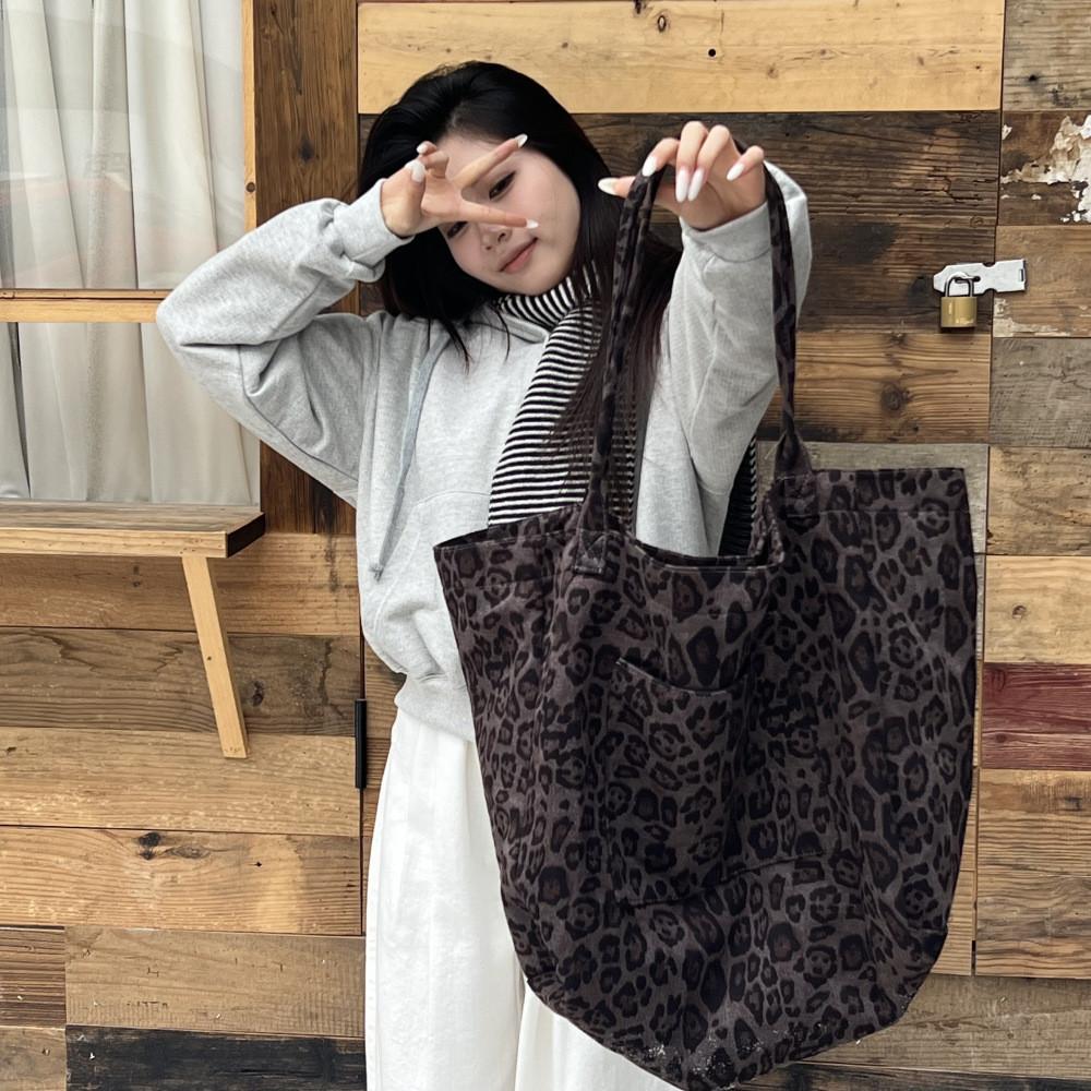 Retro Leopard Pattern Suede Tote Bag With Magnetic Closure For Street Fashion