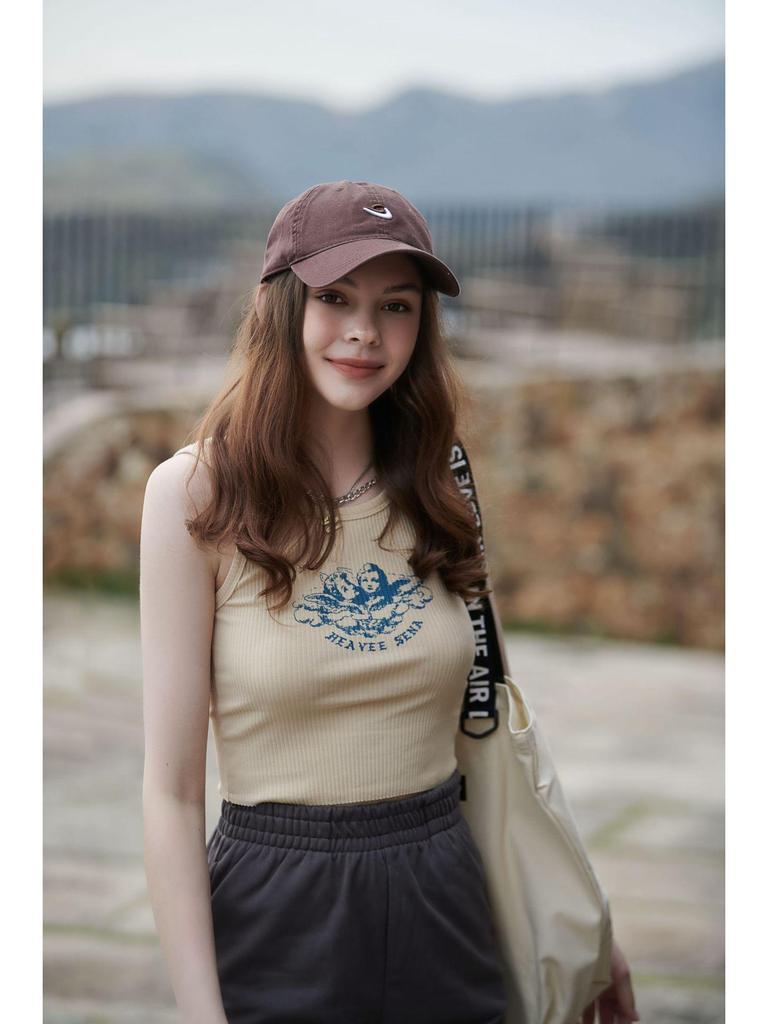 2025 XL Soft Top Duckbill Baseball Cap - Wide Brim, Extra Deep Fit for Larger Head, Face Slimming Design with Embroidered Detail.