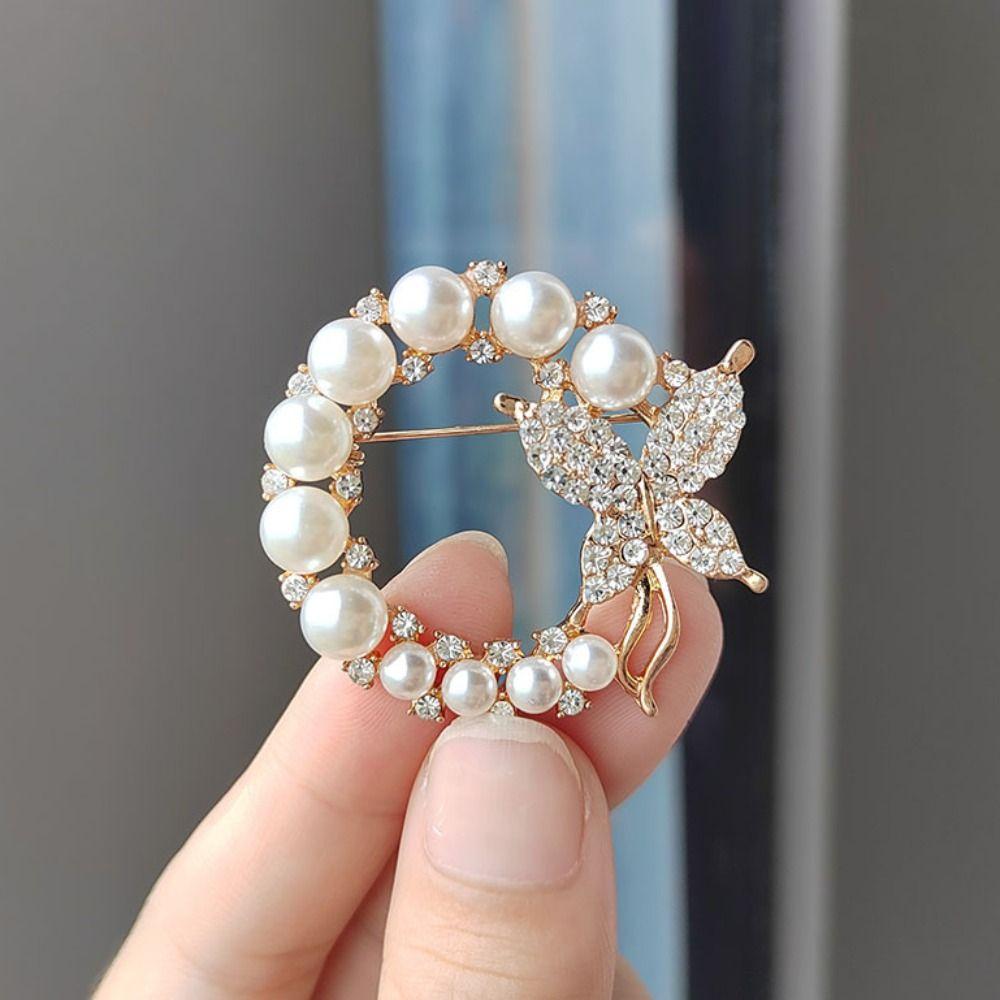 Baroque Circle Butterfly Brooch Elegant Rhinestone Circle Brooches Wreath Butterfly Brooch  Party