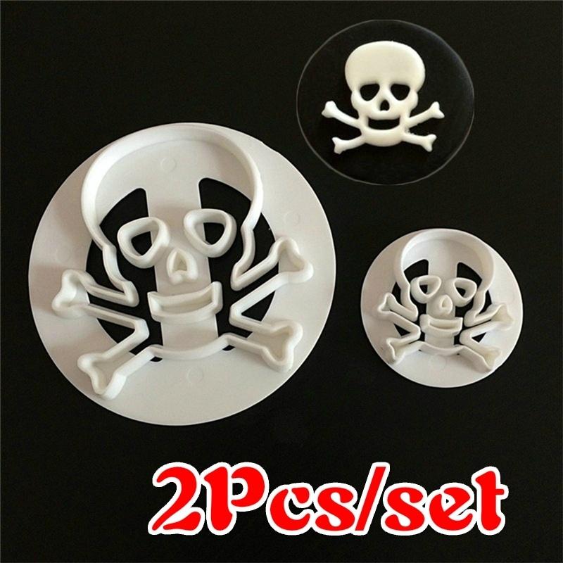 2Pcs/set Skull Shape Fondant Cake Cookie Sugarcraft Cutters Molds Tools Halloween Pirate Flag Cake D