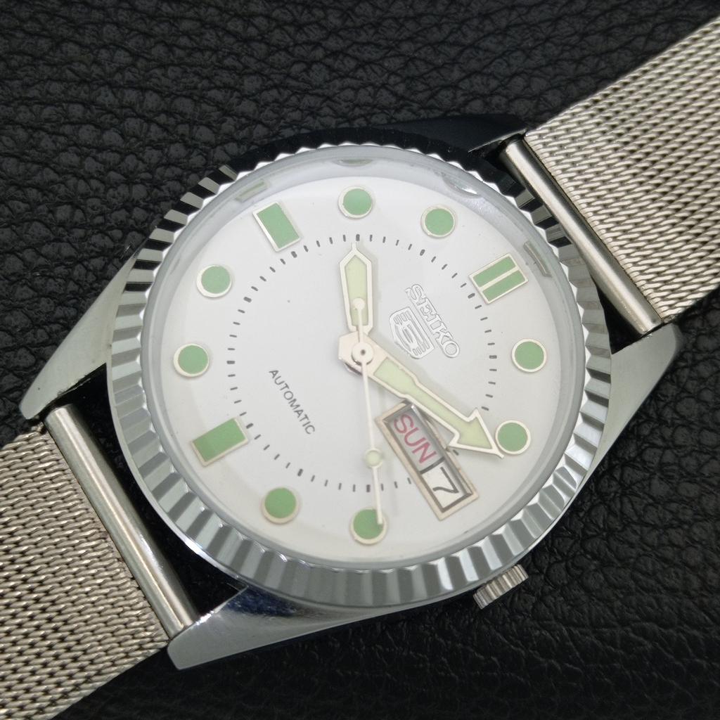 ВИНТАЖНЫЕ АВТОМАТИЧЕСКИЕ ЧАСЫ SEIKO 5 ВОССТАНОВЛЕННЫЕ ЯПОНИЯ МУЖСКИЕ БЕЛЫЙ ЦИФЕРБЛАТ a444273-1