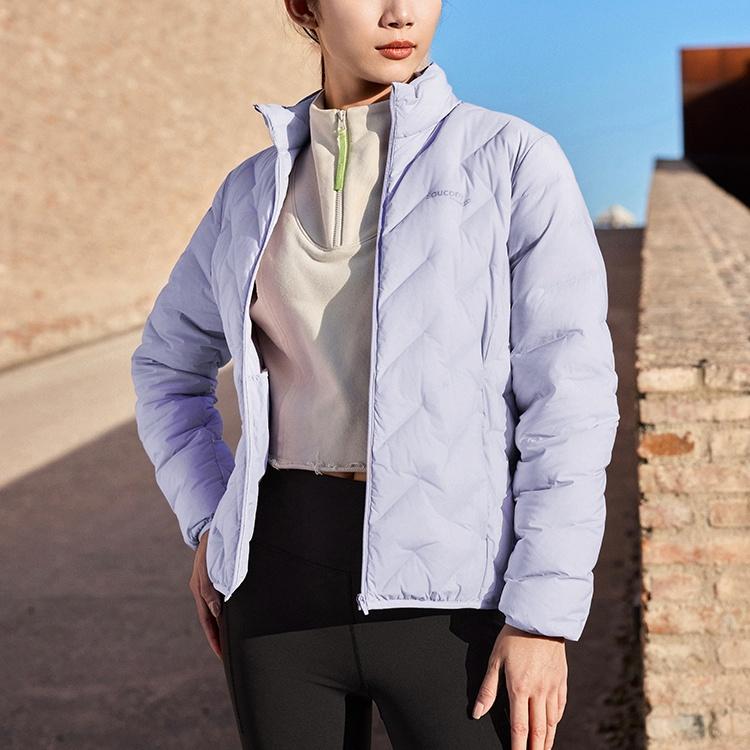 SAUCONY Уличная стеганая легкая однотонная куртка-пуховик с воротником-стойкой и длинными рукавами, женская верхняя одежда серого и фиолетового цвета SC1230093A-PP06