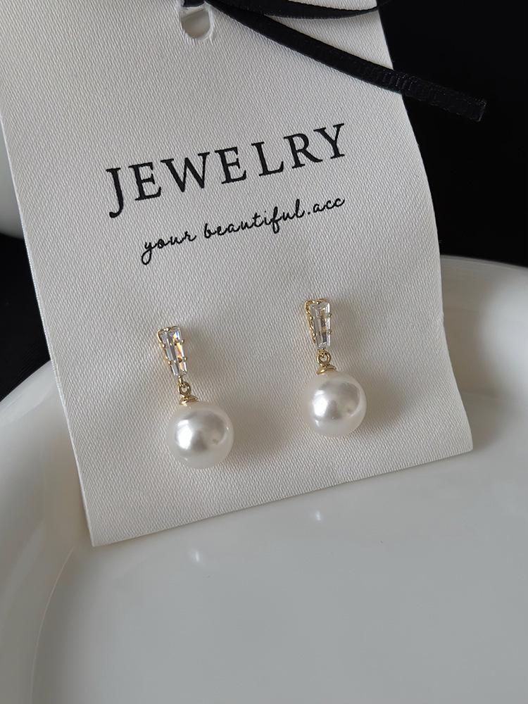 Elegant Zircon Pearl French Retro Luxury Earrings 2025