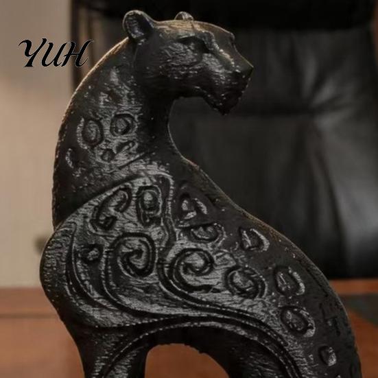 Niche Decorative Craft Item 3D Printed Hollow Leopard Figurine, Modern Abstract Cheetah Sculpture Elegant Office Desk Accessories for Shelf,