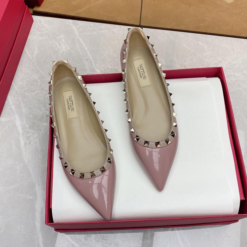 Trendy Fashion Rivets Shallow Black Patent Leather Single Shoes For Women French Style Pointed Flat Bottomed Women's Shoes