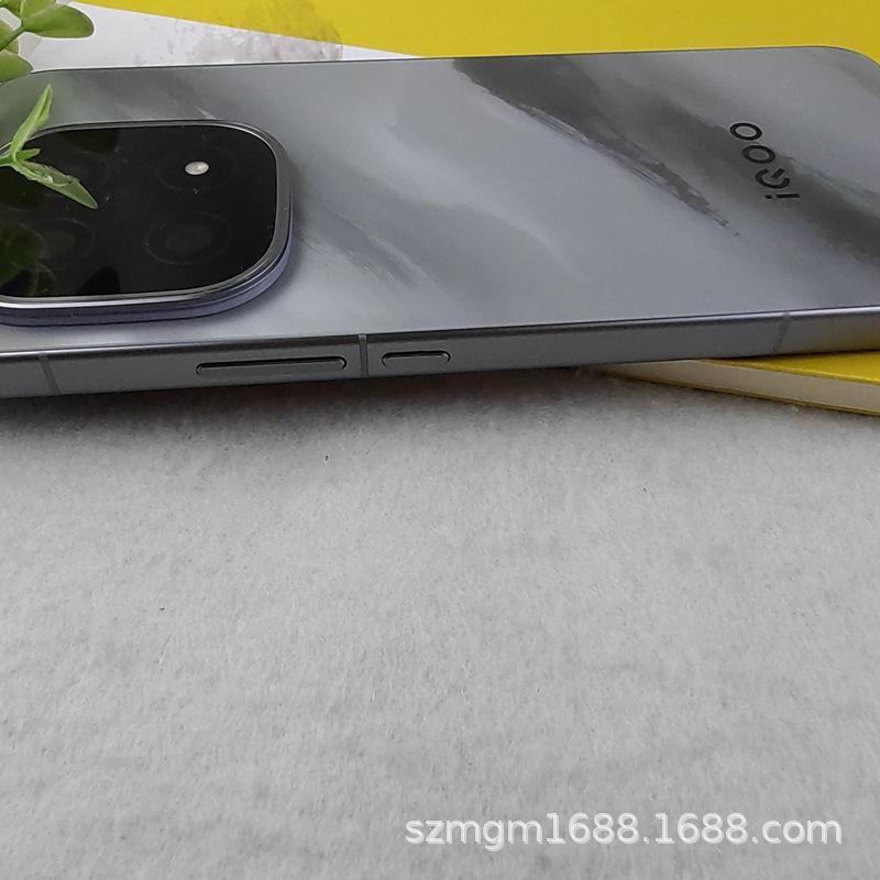 Совместим с моделью телефона Vivo iQOO 15 - Качественная замена черного экрана.