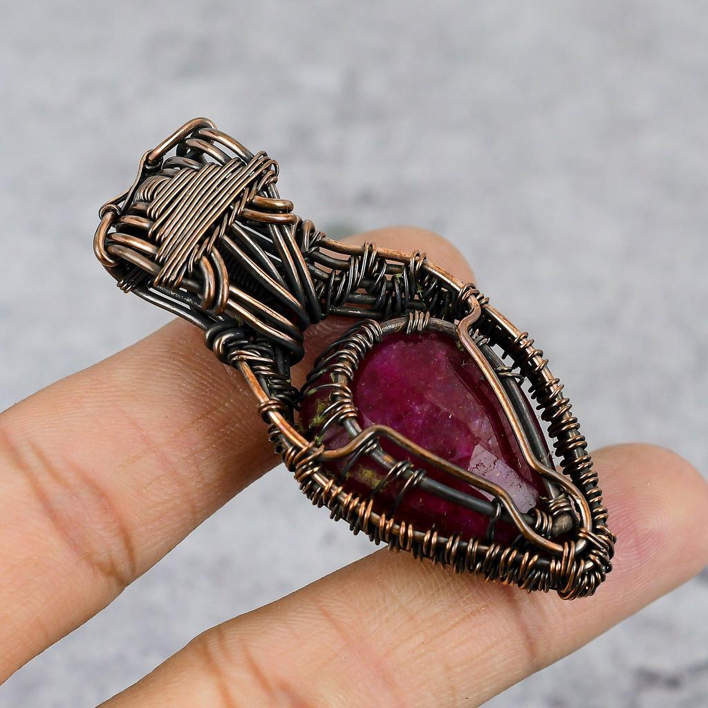 Рубин и лунный камень Драгоценный камень Чистая медная проволока Обертывание Ювелирная подвеска ручной работы