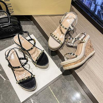 Женские сандалии весна новые односложные с простыми заклепками на танкетке сандалии на платформе женские