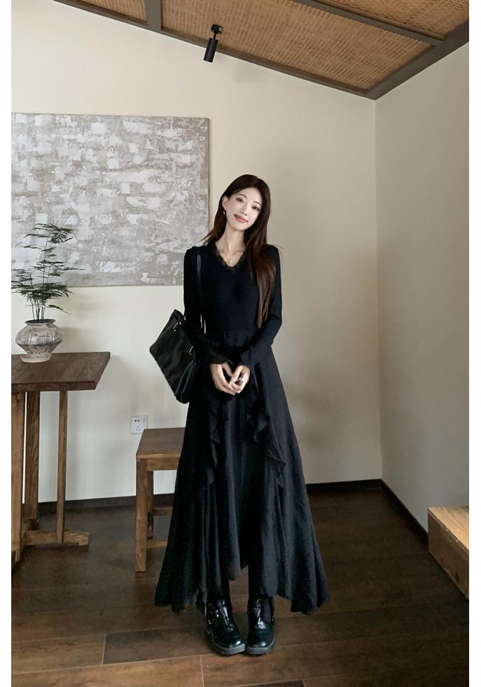 Plus Size Hepburn-Style V-Neck Ruffle Dress for Women - Elegant Autumn Slimming Black Dress