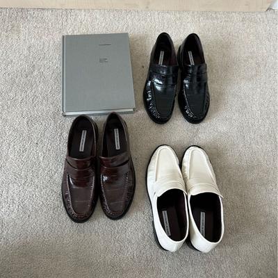 Лето 2025 новые туфли с круглым носком, с тиснением под крокодила, на толстом каблуке, с мягкой подошвой, закрывающие стопу, универсальные женские туфли из маленькой кожи