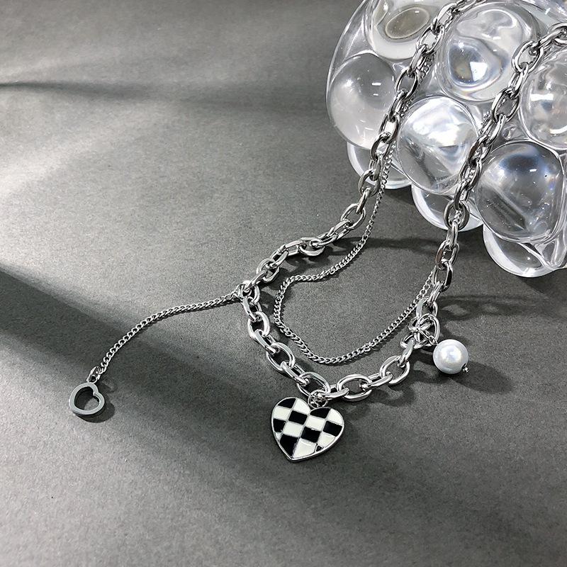 Черно-белое шахматное ожерелье в форме сердца с двойным слоем. Универсальное ожерелье в стиле «Темперамент».