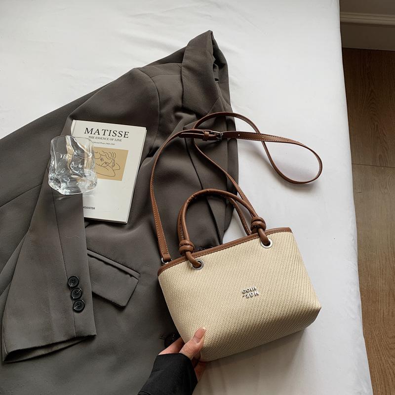 Fashion Trend Small Bag Women's 2025 Spring and Summer New Casual Messenger Bag Niche Design Simple Portable Bucket Bag