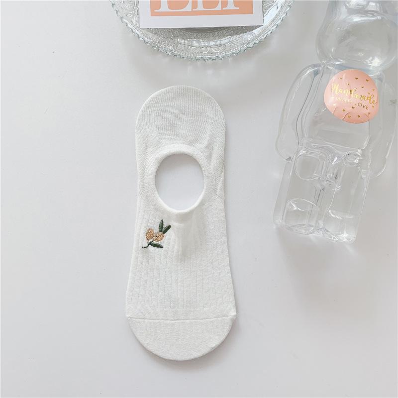 Женские летние белые невидимые носки с милой вышивкой в виде животных и растений, силиконовые нескользящие носки