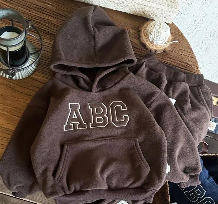 Детская спортивная одежда для улицы Худи из поларфлиса ABC Корейская детская одежда Мальчики и девочки Осенний повседневный костюм из брюк