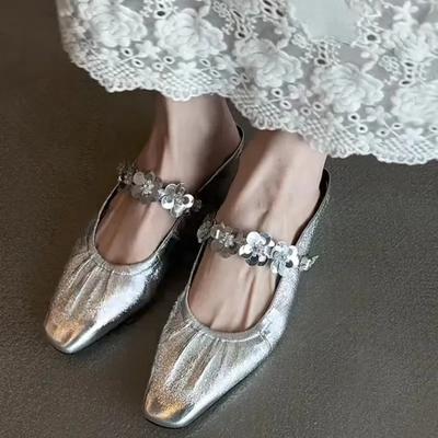 Мода 2025 Лето Новые Уличные Модные Темпераментные Мюли с Квадратным Носком Женские Слипы Серебристые Баотоу Полушлепанцы