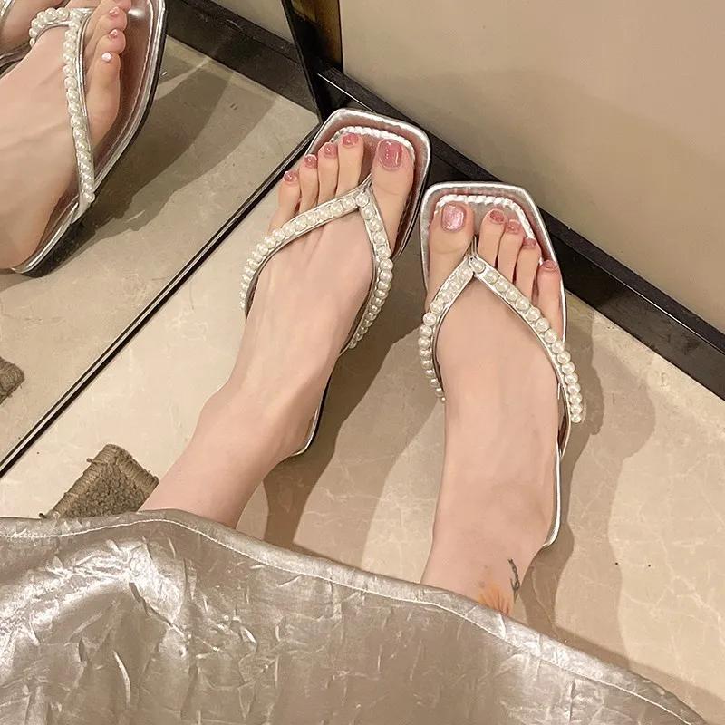 Мода 2024 Новая мода Горячая распродажа Женские шлепанцы Сланцы Носок-петля Носить Отделка бисером Однотонный Удобный Универсальный Повседневный Zapatos