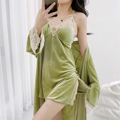 2025 Золотой Велюровый Настроение Набор Ночная Сорочка на Бретелях-Спагетти и Халат с Поролоновыми Чашками - Сексуальная Женская Осенне-Зимняя Ночная Одежда