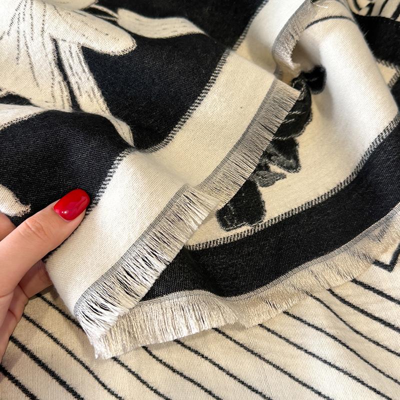 Camellia Contrasting Color Double-Sided Scarf Winter High-End Warm Shawl