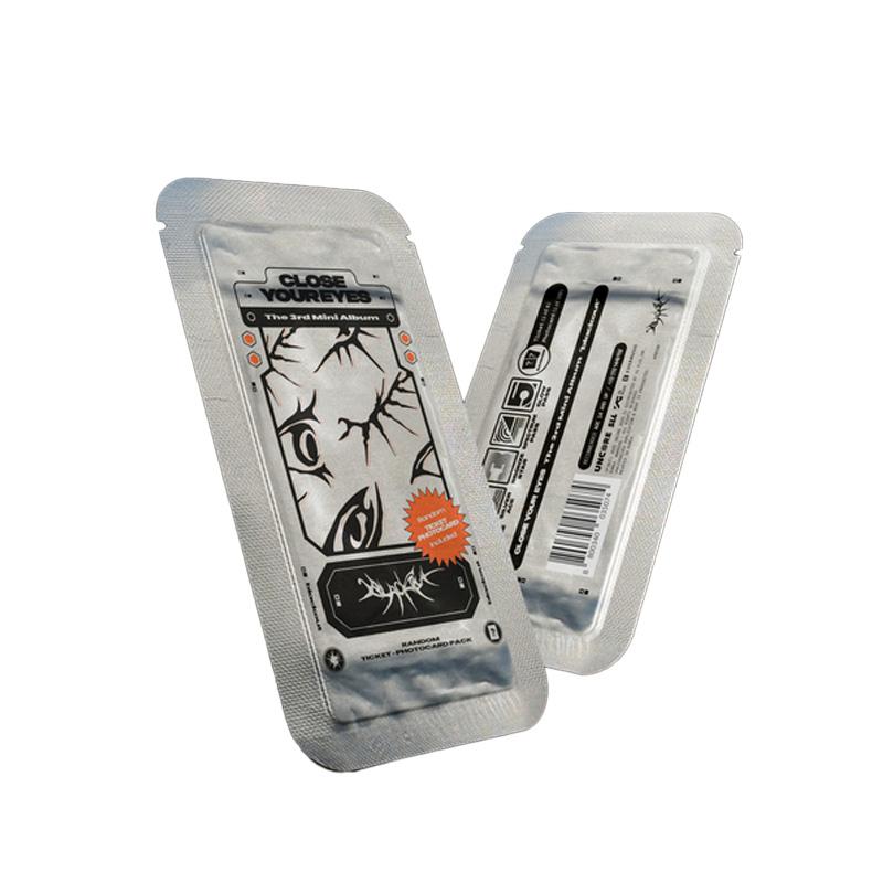 CLOSE YOUR EYES 3-й мини-альбом blackout (билет вер.)