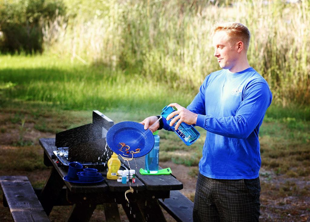 Многофункциональная бутылка для воды Lunatec Outdoor Camping Aquabot Blue 750 мл LTA1051000