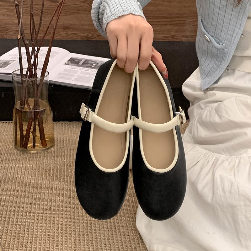 Французские ретро туфли Мэри Джейн с неглубоким горлом 2025 года, новый темперамент, универсальные, с плоским дном, простые слова, с маленькими кожаными туфлями
