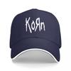 Черная Бейсболка с Логотипом Группы Korn и Белой Вышивкой для Музыкальных Фанатов и Любителей Рок-Стиля