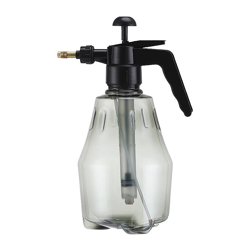 Ручной опрыскиватель и лейка для сада