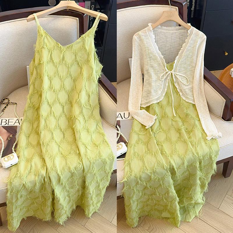 Комплект женского платья-майки с бахромой и вязаного кардигана больших размеров Весна/Лето 2025