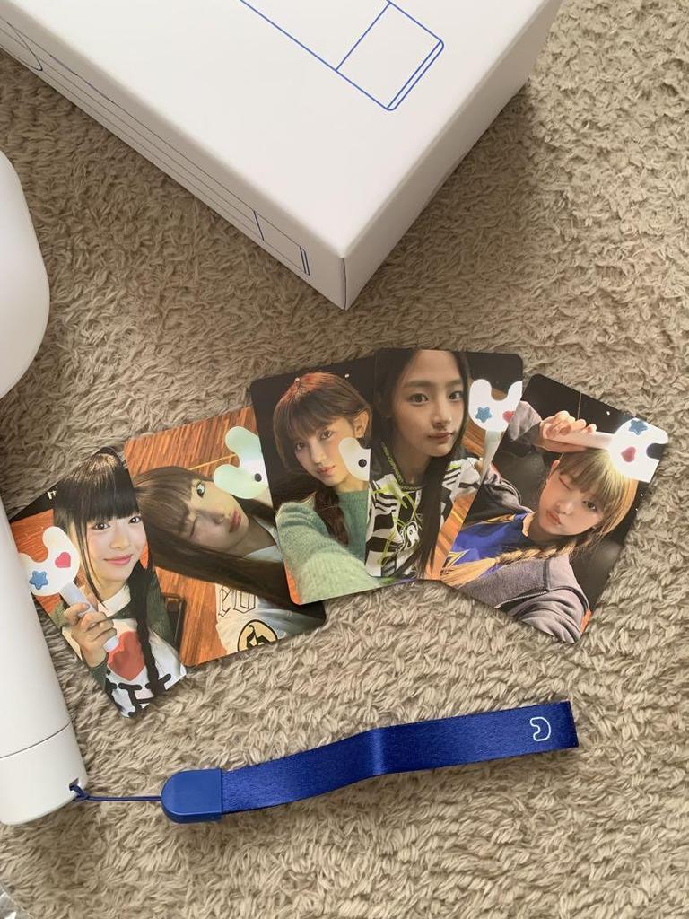 [ИСПОЛЬЗОВАННЫЙ] K-POP официальный фонарик NewJeans