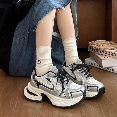 Парижские кроссовки на толстой подошве серебристого цвета для женщин, новая летняя дышащая одинарная сетка, повседневная спортивная обувь высокого класса 2025