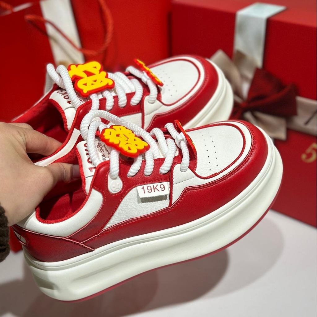 Ханьфу красные свадебные туфли Сюхэ 2025 новые Туфли на удачу на Новый год платформа увеличение внутренней высоты 7 см кожаные повседневные кеды