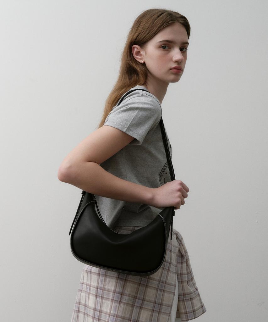 Ostkaka Fortune Hobo Cross Black