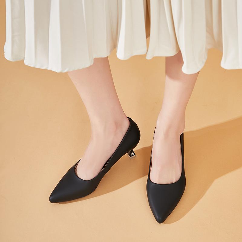 Elegant pointed and simple style, light plate, shallow mouth, thin heel, fashionable single shoe