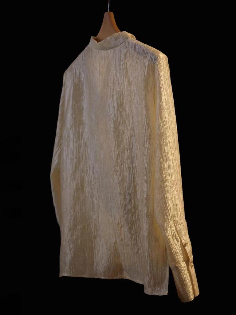 2026 Ранняя весна Нишевый дизайнерский струящийся золотой элегантный топ