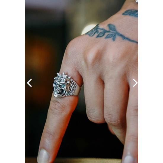 Античное посеребренное регулируемое кольцо с колючим черепом