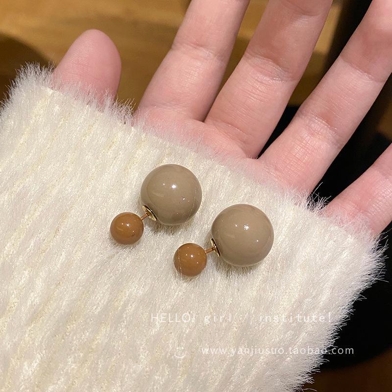 Женские высококачественные двухцветные серьги-шарики: Универсальный и стильный для осени и зимы