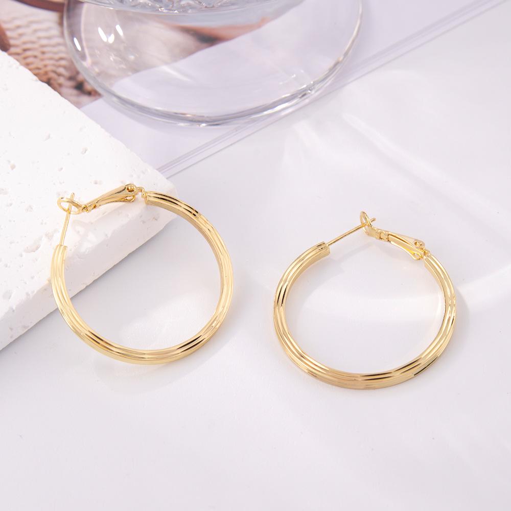 Серьги-иглы из серебра 925 пробы: Легкая роскошь, высококлассные пусеты и универсальный нишевый дизайн в виде колец для работы и стиля