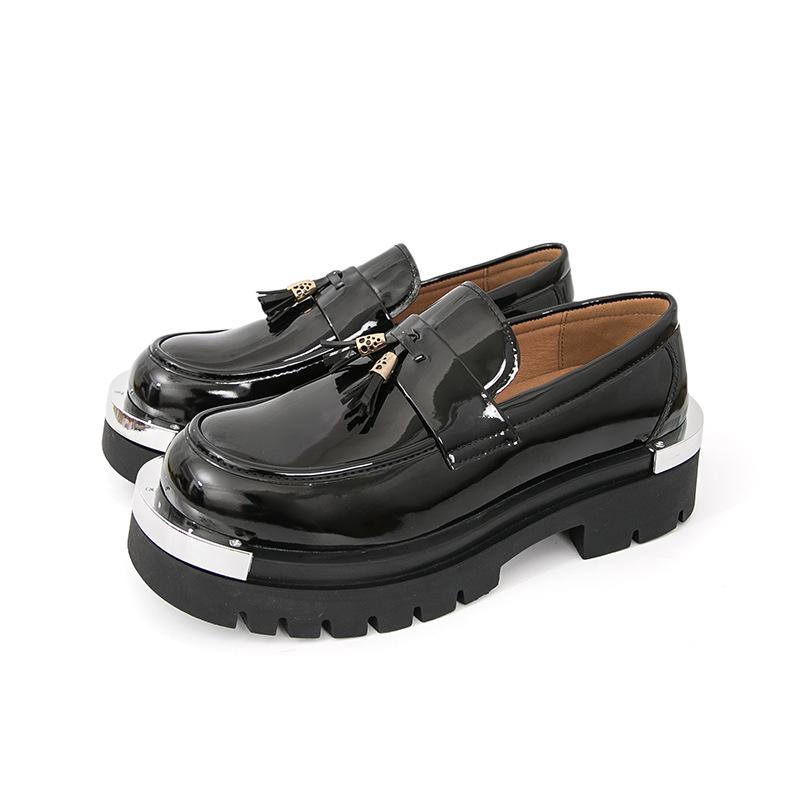 Новые мужские кожаные туфли с толстой подошвой и бахромой, плотно облегающие ногу, лакированные, глянцевые, повседневные лоферы, модная обувь для парикмахера