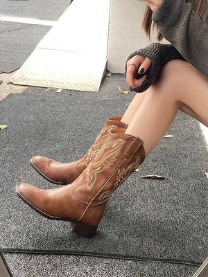 2025 новые ретро вышитые ковбойские сапоги в западном стиле женские с квадратным носком V-образным вырезом толстым каблуком средней длины голенища до колена коричневые сапоги рыцаря