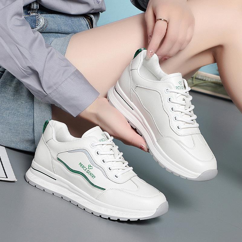 Fashion Spring Autumn Soft Sole Velvet Little White Sports Shoes Women's New Casual Leather Shoes Middle-aged Elderly Sneakers Fashion