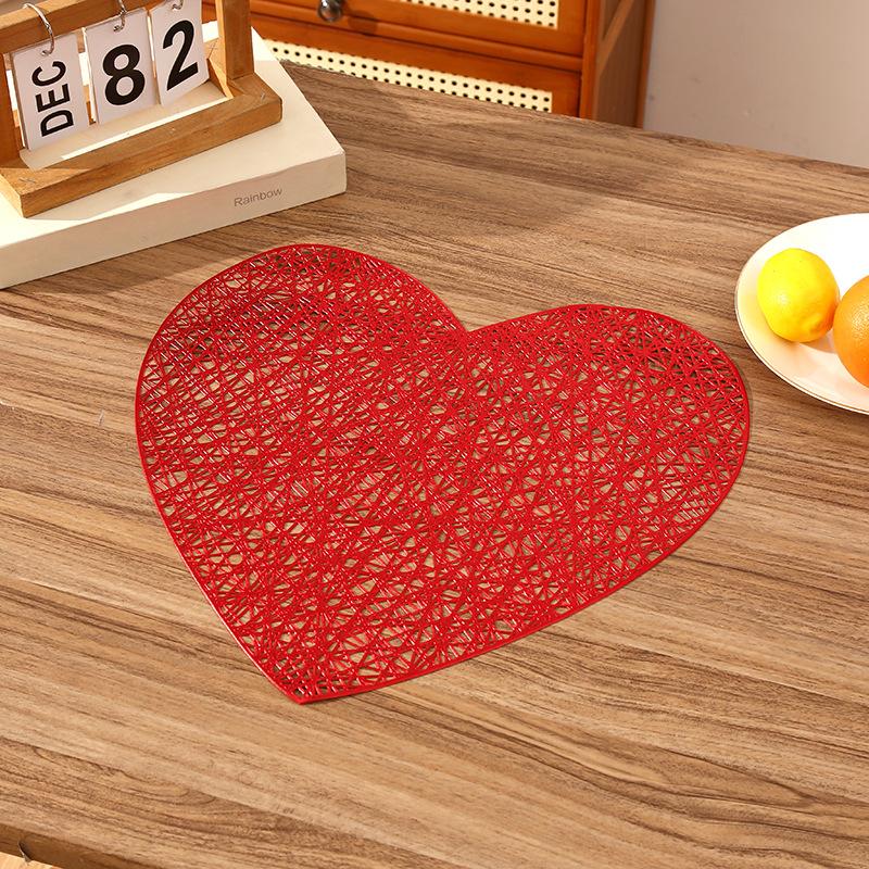 Valentine's Day romantic heart-shaped PVC placemat creative heart-shaped high-end light luxury restaurant thermal insulation pad waterproof pad