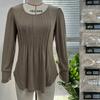 Осенняя женская футболка с длинным рукавом, модные топы, повседневные плиссированные свитера с низким круглым вырезом, женская одежда