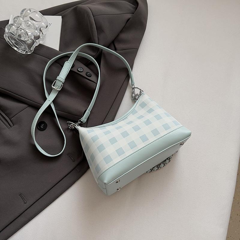 Премиальная маленькая сумка в иностранном стиле женская 2025 новая летняя универсальная на плечо под мышку сумка для通勤 супер огонь сумка-ведро
